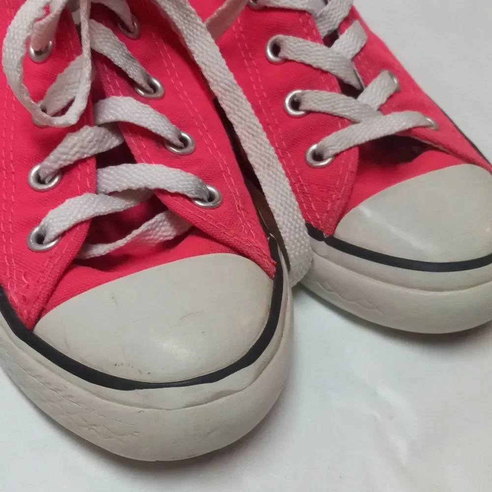 Converse Hot Pink Low Top Little Girl Size 2 Youth